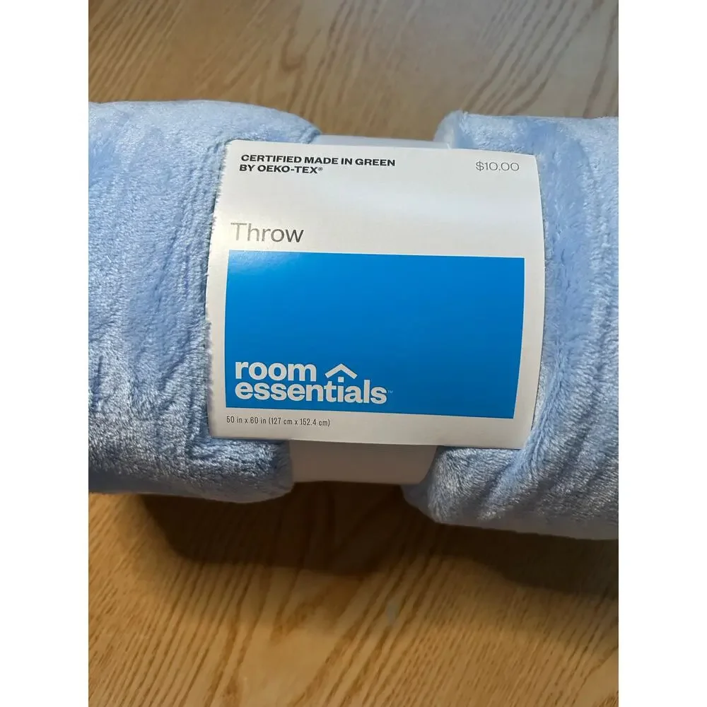 New Room Essentials Plush Fleece Throw Blanket Baby Blue size 50”x60”